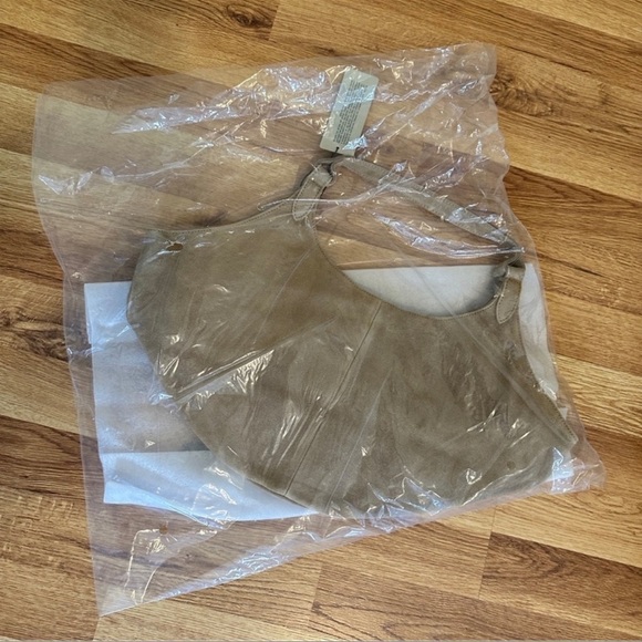 NWT M.I.L.A. Emma shoulder bag suede leather in sand color - Picture 3 of 9